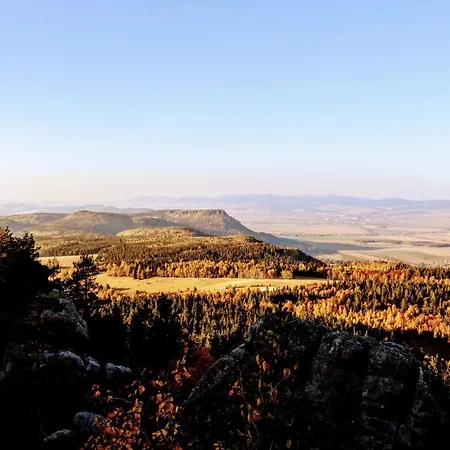 Semesterbostad Dom Sielski W Gorach Stolowych