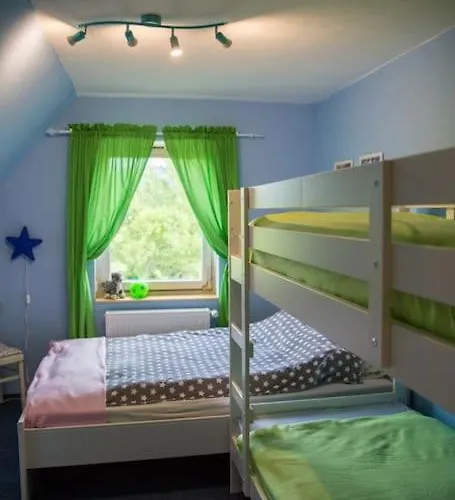 Semesterbostad Dom Sielski W Gorach Stolowych