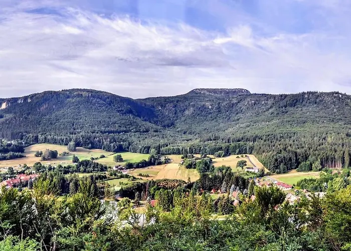 Dom Sielski W Gorach Stolowych Nyaraló *